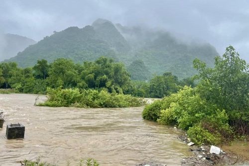 Bé gái 9 tuổi tử vong vì bị nước cuốn ở Hòa Bình