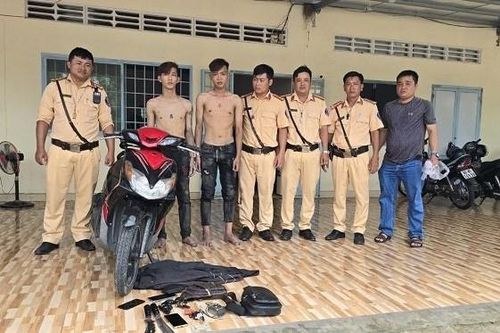 Bắt nhóm đối tượng mang theo súng, dùng dao chém người cướp tài sản