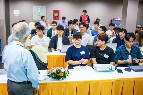 Nhiều nhà khoa học thế giới tham dự Trường học Việt Nam về khoa học Vật lý