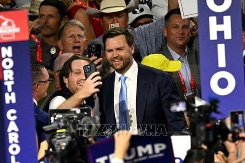 Cuộc tìm kiếm người liên danh tranh cử đầy kịch tính của ông Trump
