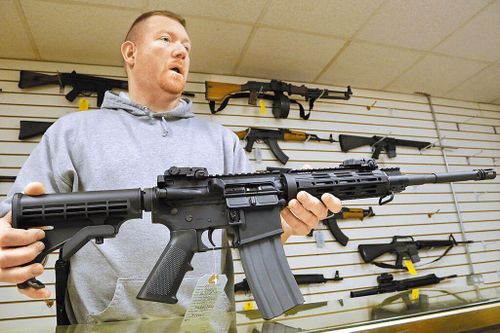 Khám phá AR-15 loại súng được Thomas Crooks sử dụng để bắn ông Trump