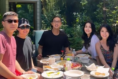 Tăng Thanh Hà và chồng doanh nhân 'trốn con' đi hâm nóng tình cảm, visual tươi trẻ như mới yêu