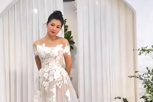 Lộ ảnh bà xã Huy Khánh diện váy cưới sau tin đồn rạn nứt hôn nhân