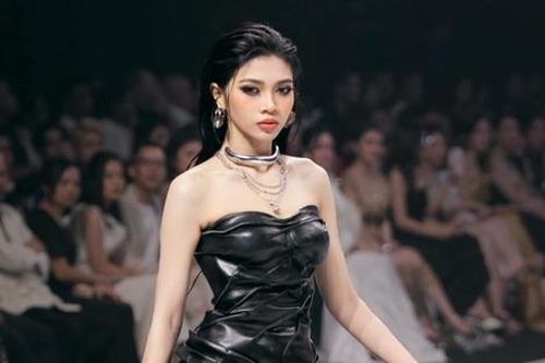 Á hậu Minh Kiên xin lỗi vì hành động gây tranh cãi với đàn chị