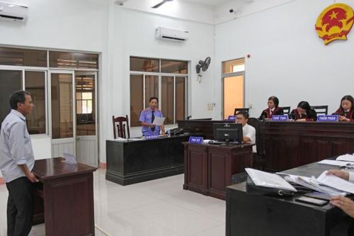 Lãnh án vì gây thương tích cho hàng xóm
