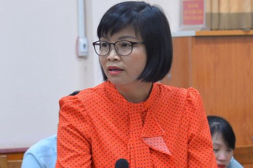 Nữ cán bộ tận tâm với công việc
