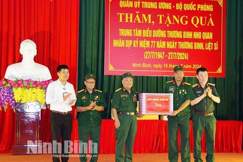 Quân ủy Trung ương-Bộ Quốc phòng tặng quà Trung tâm Điều dưỡng thương binh Nho Quan