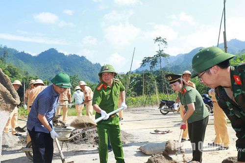 Gắn bó mật thiết với Nhân dân