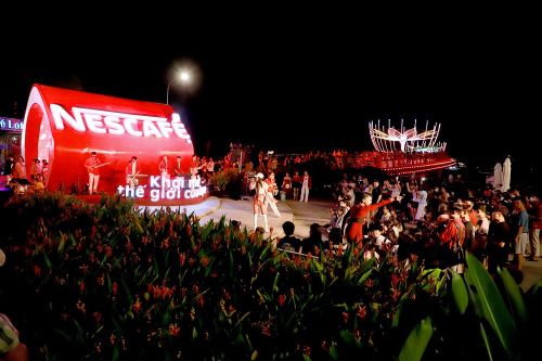 Nhãn hàng NESCAFÉ 'Khơi mở thế giới của bạn'