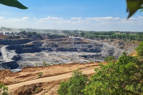 Chủ đầu tư mỏ đá Tân Cang 4 nợ thuế, bị khiếu nại khai thác lấn ranh