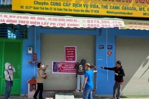 Nữ giám đốc công ty môi giới xuất ngoại nhận tiền của nhiều người rồi 'lặn mất tăm'