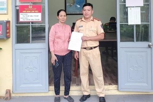 Ngăn chặn một phụ nữ chuyển tiền cho đối tượng lừa đảo