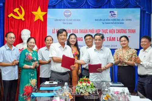 Ký kết thỏa thuận Chương trình 'Quê hương và những tấm lòng'