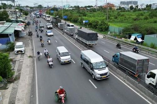 Quốc lộ 1A ở cửa ngõ Tây Nam TPHCM: Quá tải và lạc hậu!