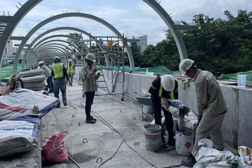 Gấp rút hoàn thành các cầu bộ hành kết nối Metro Bến Thành - Suối Tiên