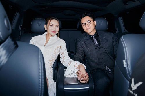 Ông xã Thanh Hằng 'dính như sam' khi tháp tùng vợ đi làm