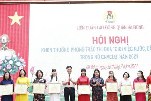 Quận Hà Đông khen thưởng 63 nữ công nhân, viên chức, lao động tiêu biểu