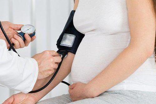 Tăng huyết áp thai kỳ: Nguyên nhân, biểu hiện, cách điều trị và phòng bệnh