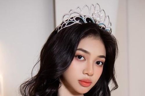 Trước Minh Kiên, nàng hậu nào từng bị xét nét vì đội vương miện không đúng chỗ?