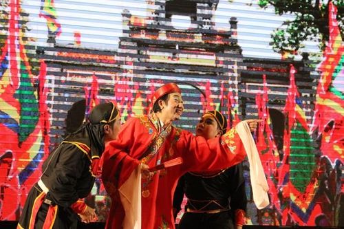 Chiến sĩ Hoa Phượng Đỏ tham gia học hỏi, quảng bá giá trị nghệ thuật Hát Bội