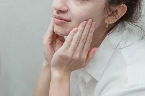 Triệu chứng dễ nhầm lẫn giữa bệnh viêm da và nhiễm virus