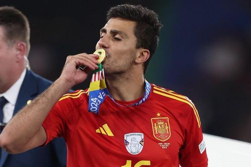 UEFA điều tra khẩn Rodri
