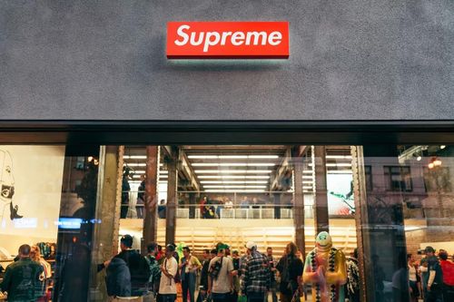 Đế chế Supreme lại bị bán