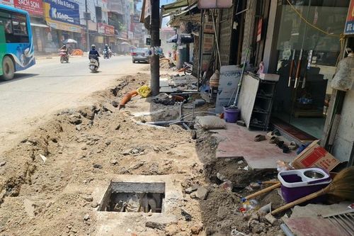 Nguy hiểm 'rình rập' người dân thị trấn Vân Đình