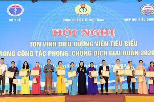 Tôn vinh 135 điều dưỡng tiêu biểu cả nước