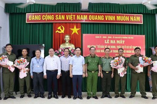 Ra mắt tổ bảo vệ an ninh trật tự tham gia hòa giải mâu thuẫn trong nhân dân đầu tiên