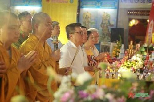 Thiêng liêng lễ cầu siêu, thắp nến tri ân 512 liệt sĩ nhà báo