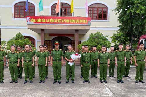 Công an tỉnh Quảng Nam vào TPHCM làm căn cước, định danh mức 2 cho đồng hương