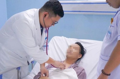 Đột ngột ngưng thở khi đang uống cà phê cùng đồng nghiệp