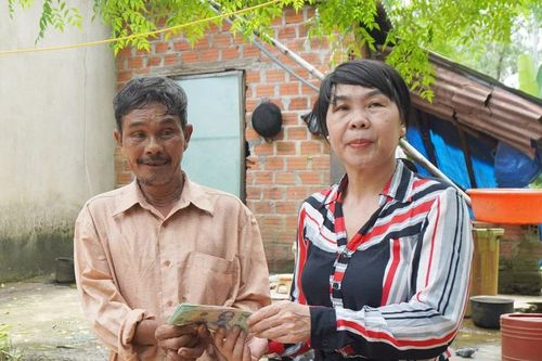 Bạn đọc Báo SGGP giúp gia đình toàn người tâm thần, bệnh tật ở Bình Định