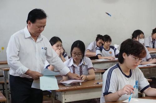 TPHCM: Công bố phổ điểm các môn thi tốt nghiệp THPT
