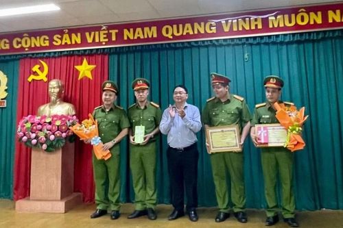 Các đơn vị phá vụ án giết người và cướp tài sản ở quận 11 (TPHCM) được thưởng nóng