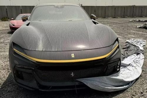 Ferrari Purosangue gần 40 tỷ ở Việt Nam 'bỏ xó như rác' ở Trung Đông