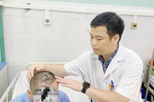 Người đàn ông 63 tuổi đóng đinh 5 cm vào đầu vì trầm cảm
