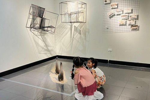 Tạo đà cho họa sĩ trẻ cất cánh
