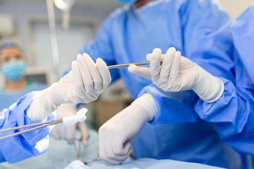 Phẫu thuật thành công ca ung thư tinh hoàn ẩn trong ổ bụng