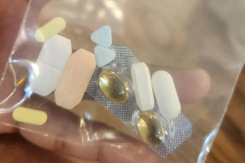 Loét hỏng hết dạ dày vì tự làm bác sĩ