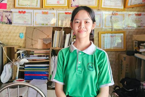 Nữ sinh vùng biên giới Đồng Tháp đạt điểm 10 môn Ngữ Văn