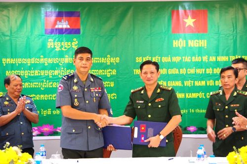Phối hợp bảo vệ an ninh trật tự trên biên giới Việt Nam - Campuchia