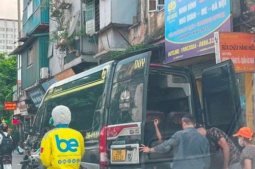 Nhan nhản 'bến xe lậu' trên đường Lê Duẩn