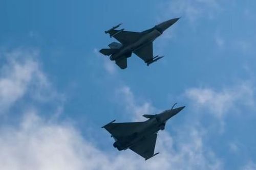Thực hư thông tin chiến đấu cơ F-16 bay từ Romania đến Ukraine