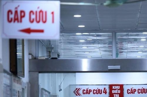 Người đàn ông phải đi cấp cứu vì tai nạn xảy ra ngay trong nhà