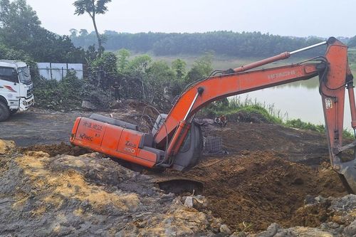 Khởi tố đối tượng mang hơn 100 tấn chất thải từ Bắc Ninh sang Bắc Giang chôn lấp