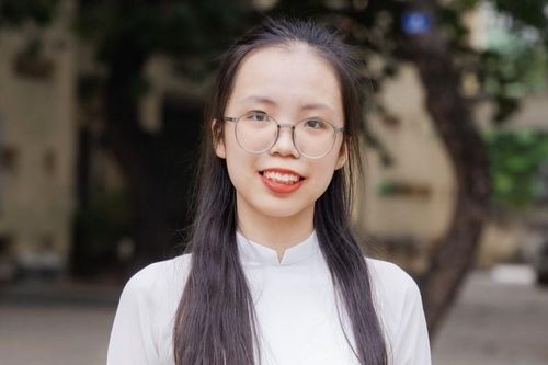 Thủ khoa thi tốt nghiệp THPT 2024 toàn quốc với 3 điểm 10 và bài văn dài 12 trang