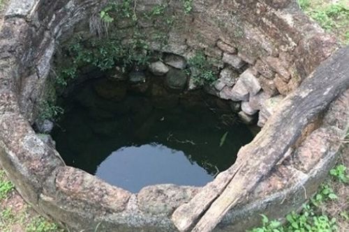 Bé trai 1 tuổi ngã vào giếng của gia đình tử vong