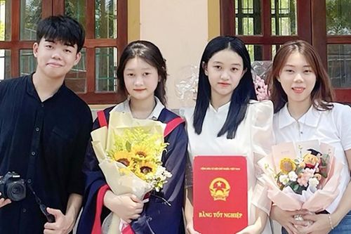 Bố mẹ khiếm thị nuôi con gái thành thủ khoa khối C toàn quốc